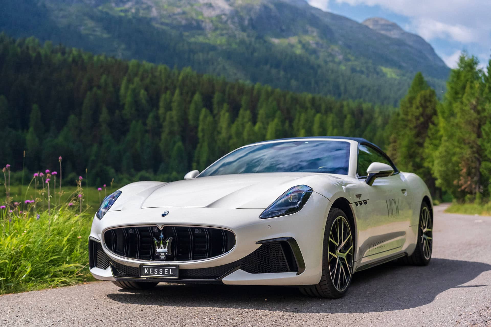 Das Engadin entdecken im Maserati GranCabrio.